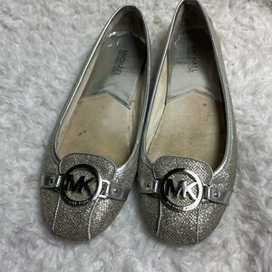 MICHAEL KORS SLIP ON MK LOGO SILVER GLITTER FLAT SHOES SIZE 10NARROW